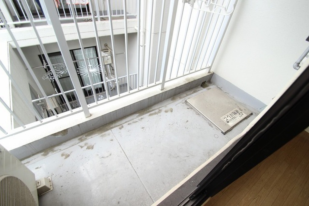 (17/32) バルコニー (17/32) バルコニー