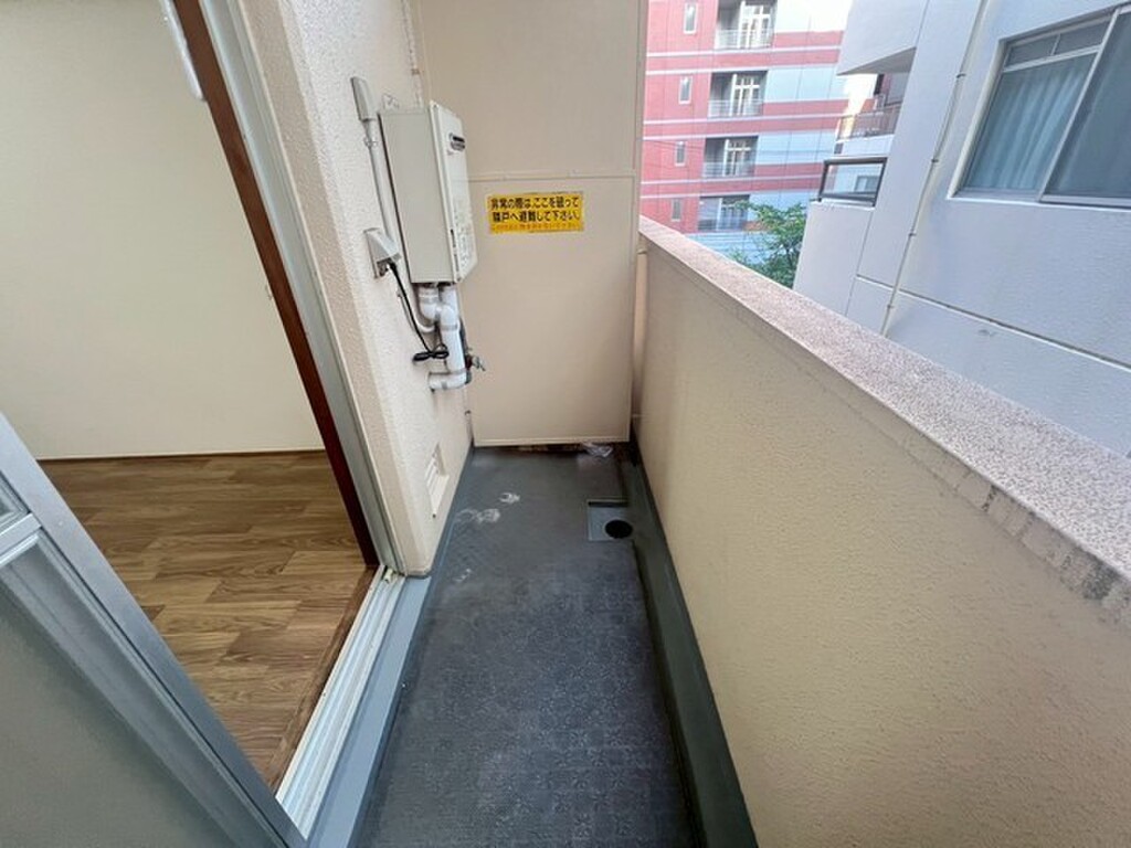 (13/30) バルコニー