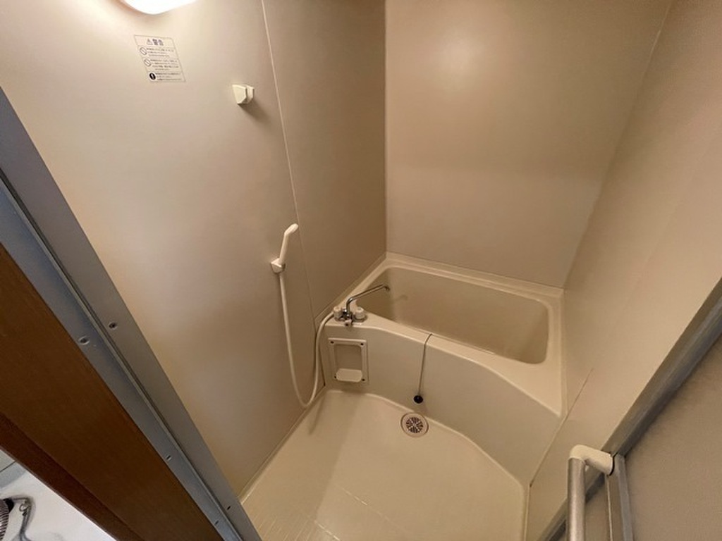 (4/31) バス (4/31) バス