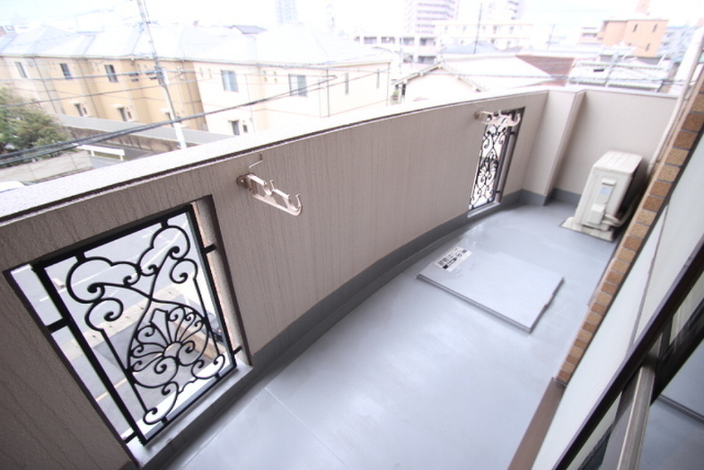 (13/25) バルコニー