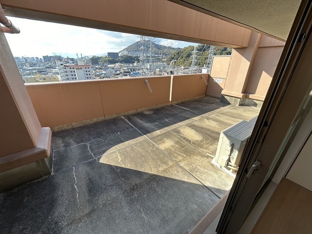 (13/26) バルコニー (13/26) バルコニー