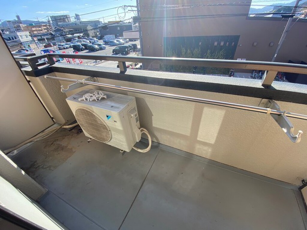 (13/25) バルコニー