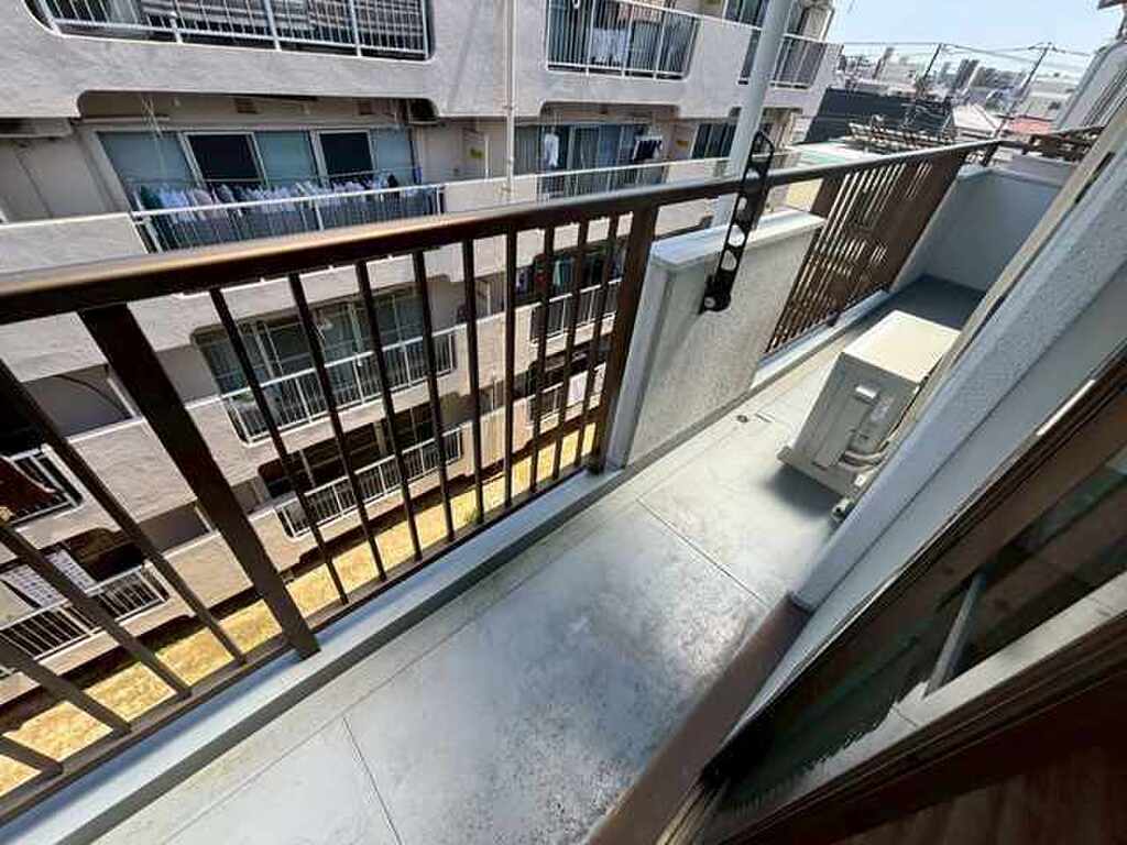 (13/26) バルコニー