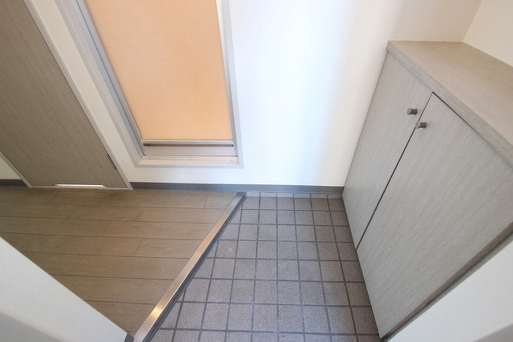 (8/28) 玄関 (8/28) 玄関