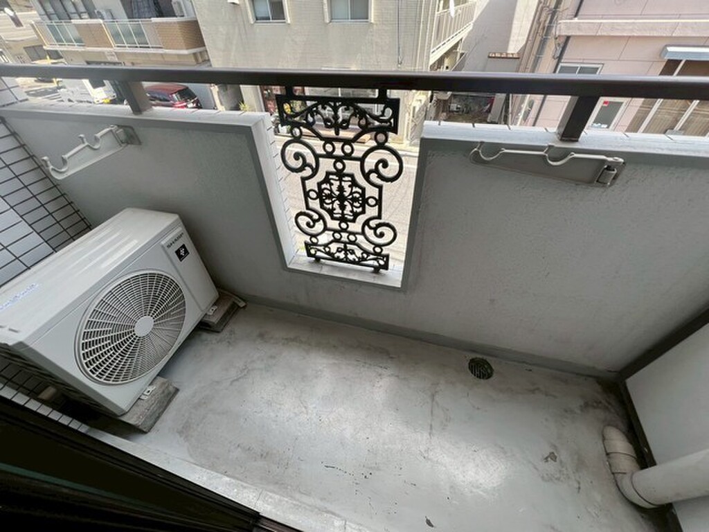 (13/27) バルコニー