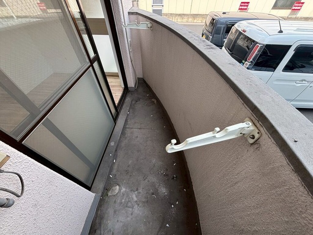 (13/27) バルコニー