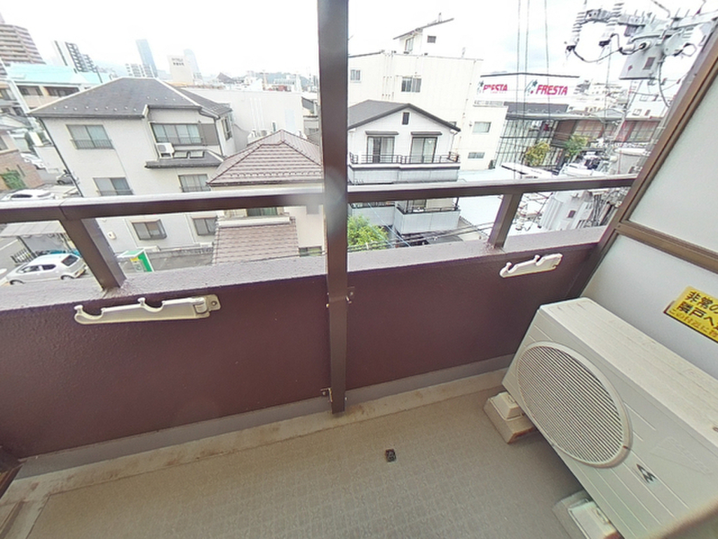 (13/27) バルコニー