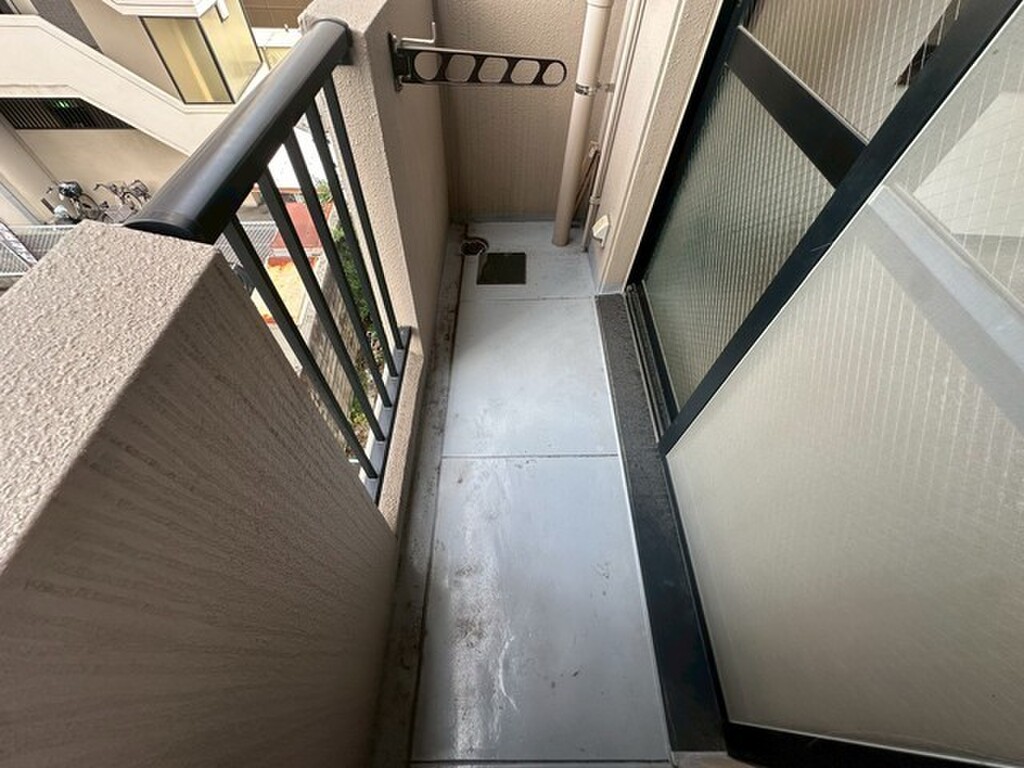 (13/31) バルコニー