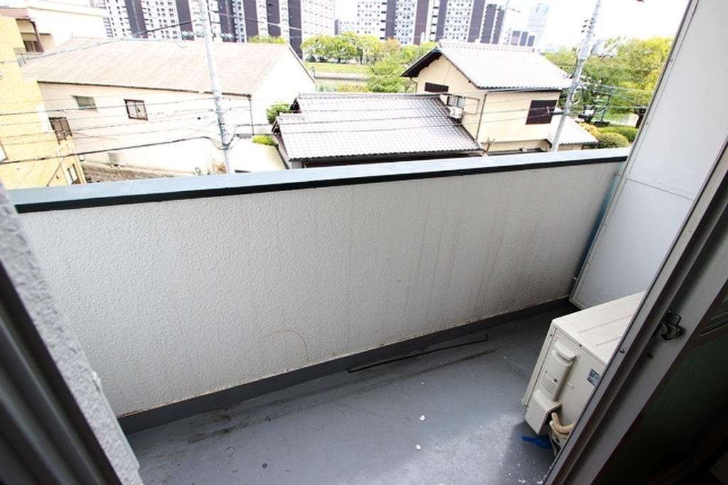 (8/32) バルコニー (8/32) バルコニー