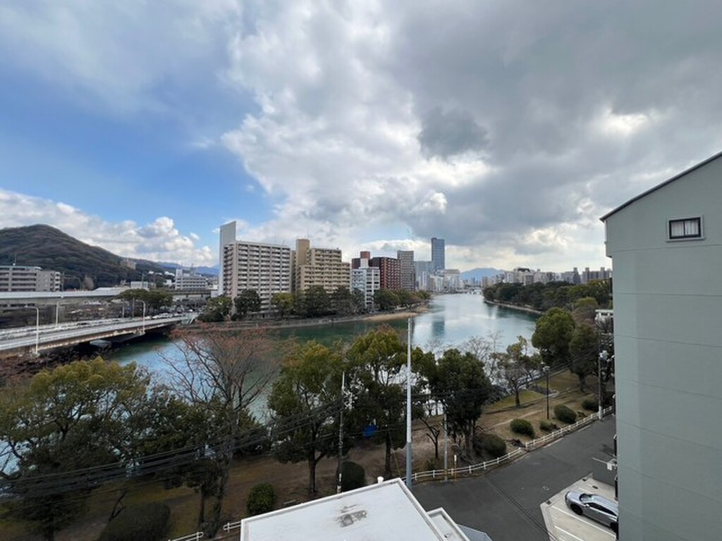 (12/28) 眺望 (12/28) 眺望