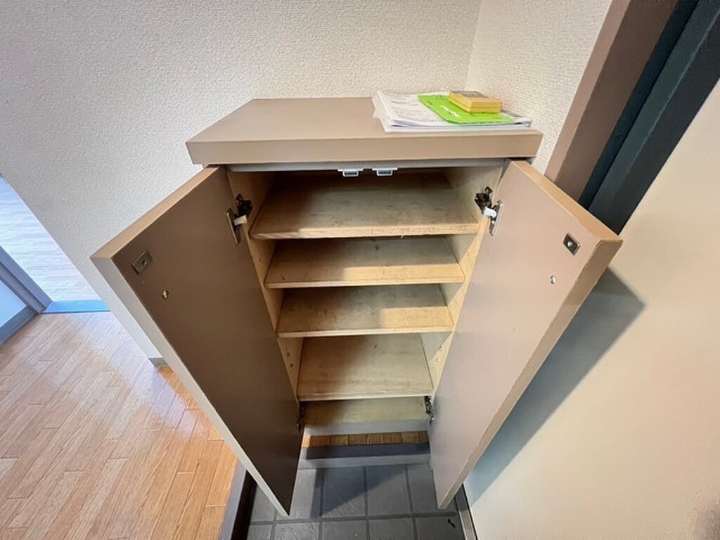 (16/28) 玄関 (16/28) 玄関