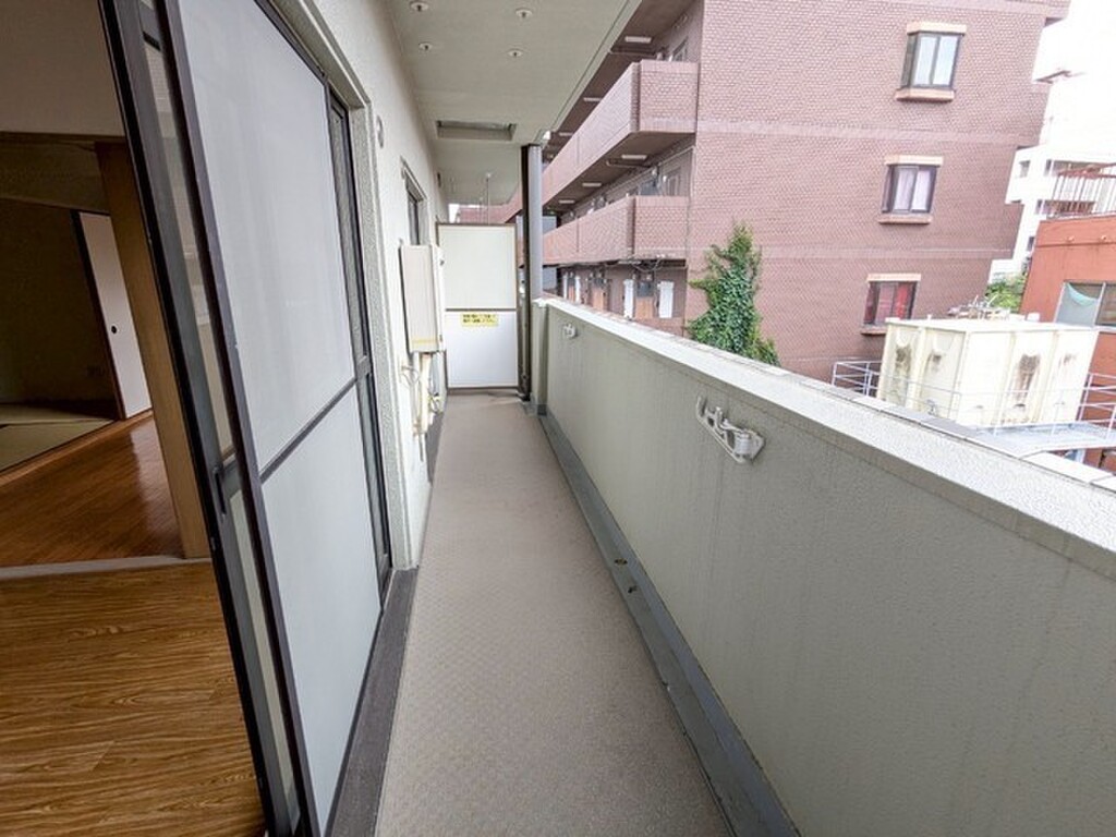 (16/34) バルコニー