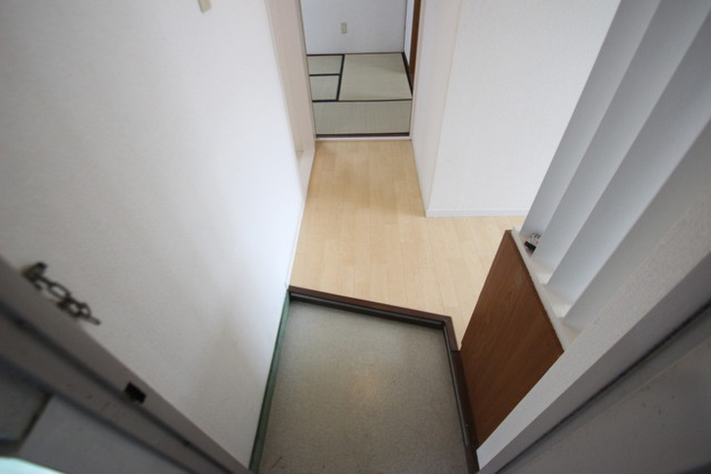 (6/25) 玄関 (6/25) 玄関