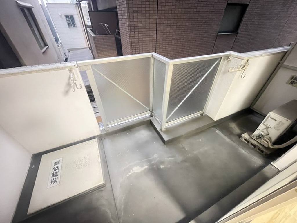 (13/18) バルコニー