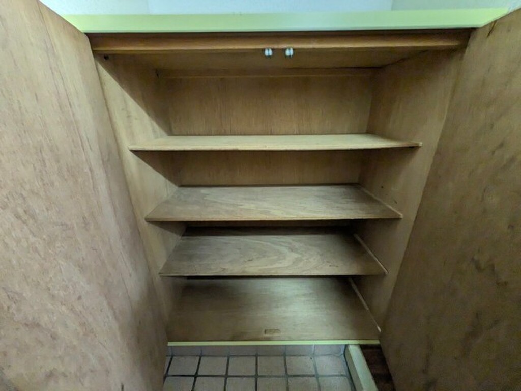 (16/28) 下駄箱 (16/28) 下駄箱