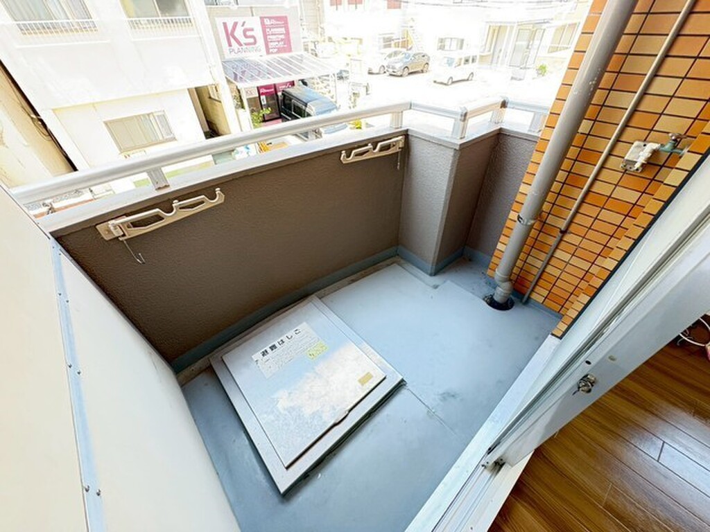 (13/28) バルコニー