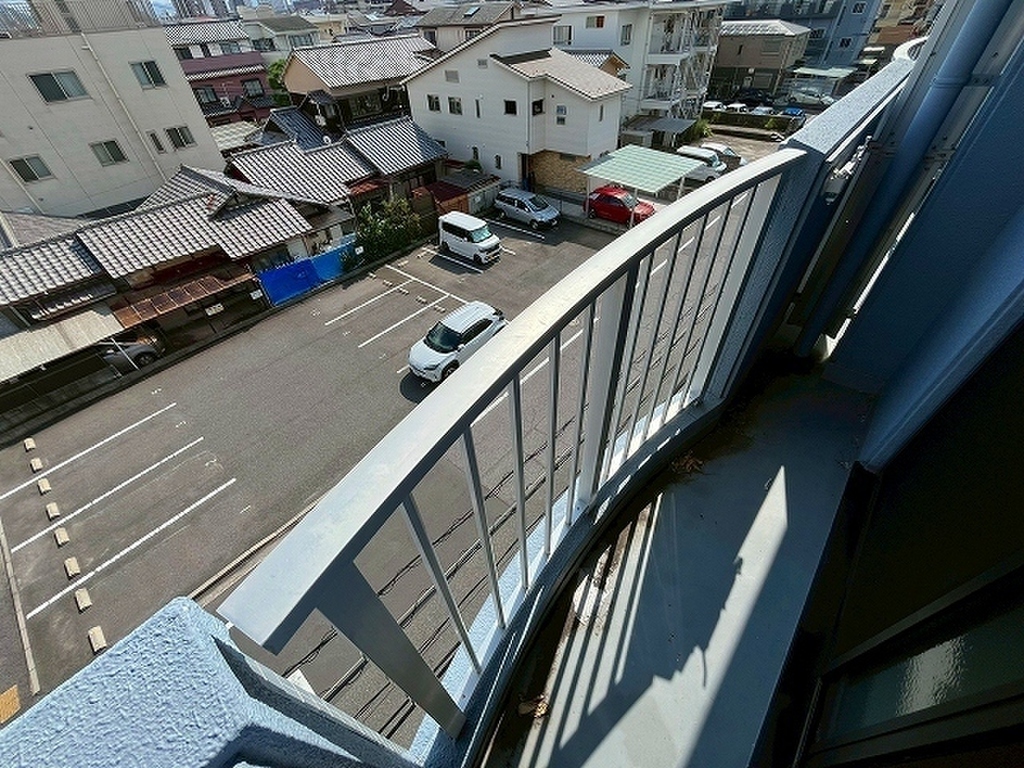 (13/26) バルコニー