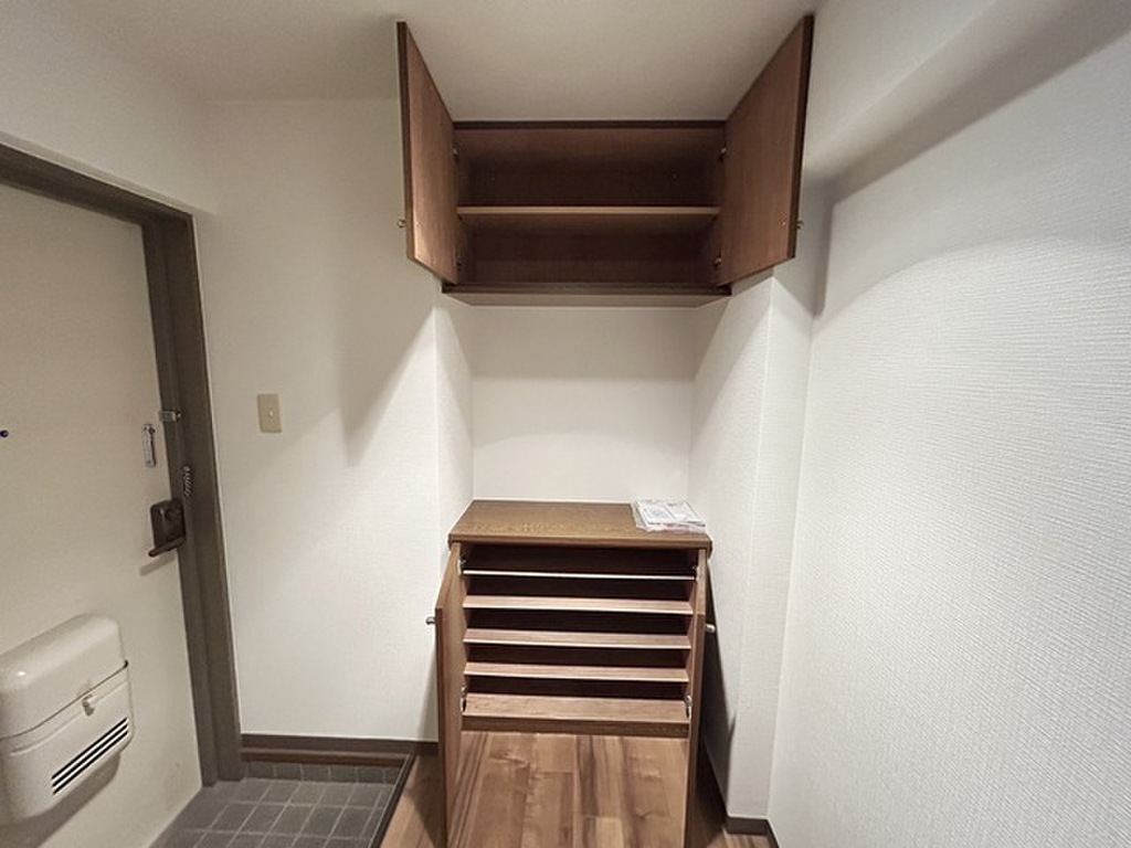 (6/25) 玄関 (6/25) 玄関