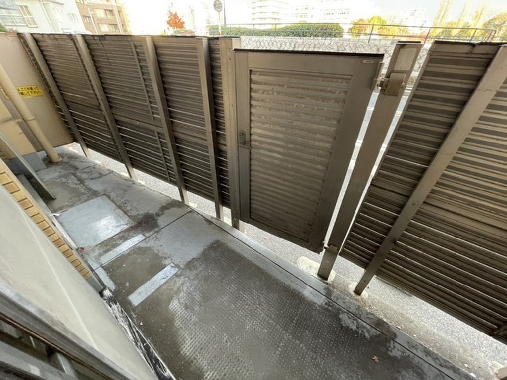 (2/25) バルコニー