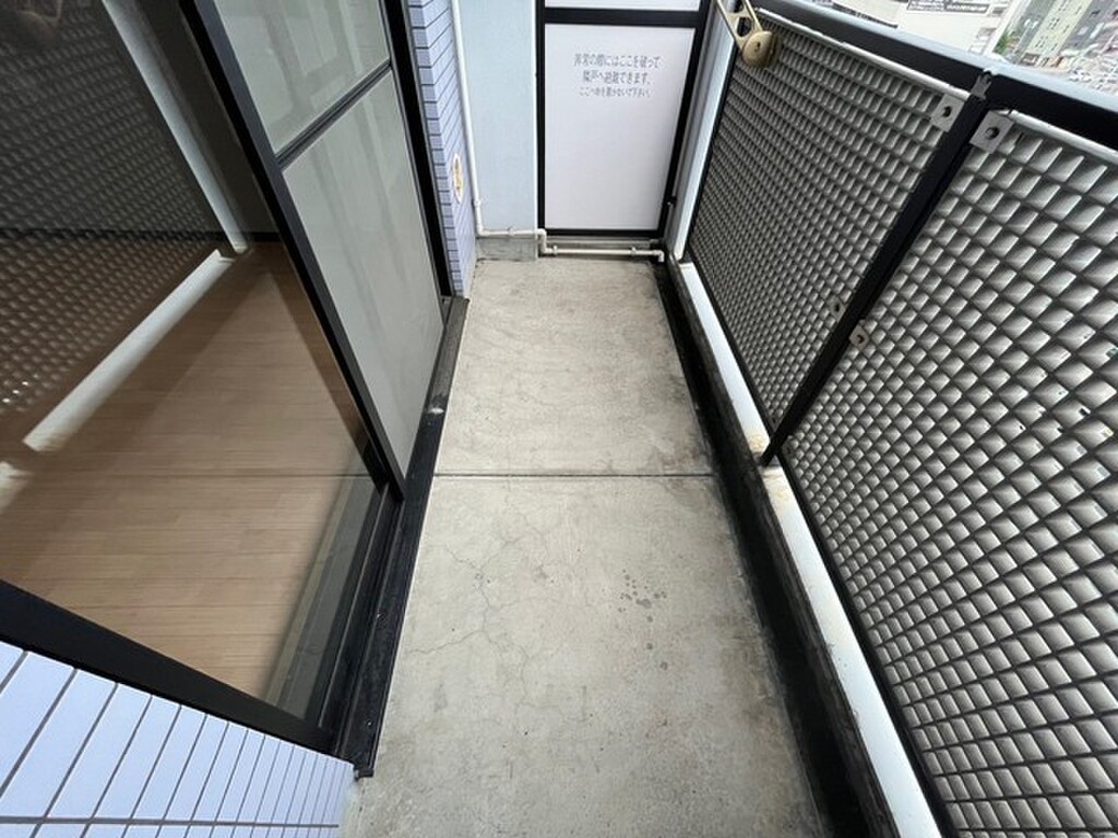 (13/27) バルコニー