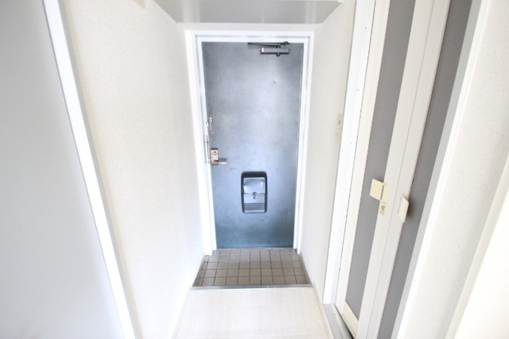 (16/27) 玄関