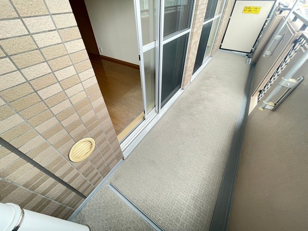 (13/24) バルコニー