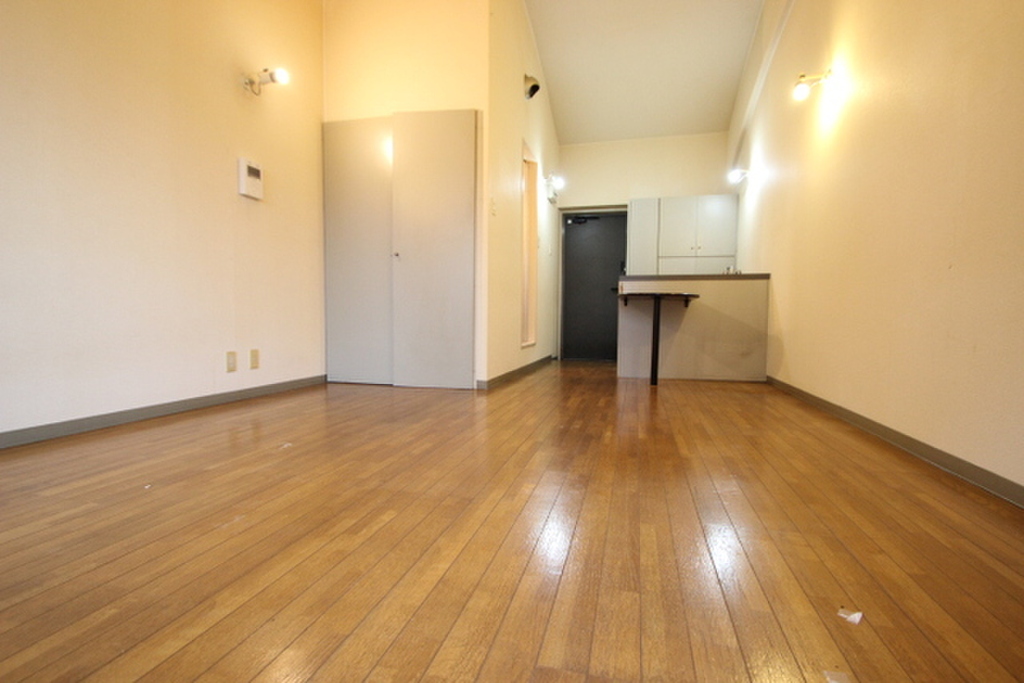 (2/23) 8帖の広々とした洋室 (2/23) 8帖の広々とした洋室