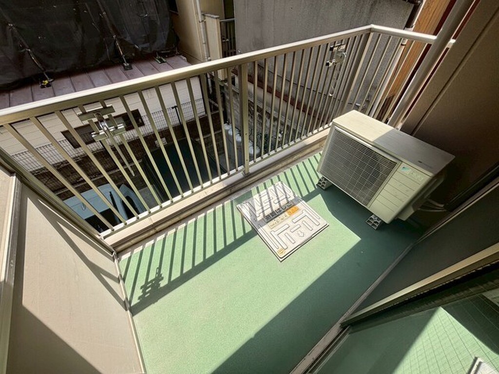 (13/27) バルコニー (13/27) バルコニー