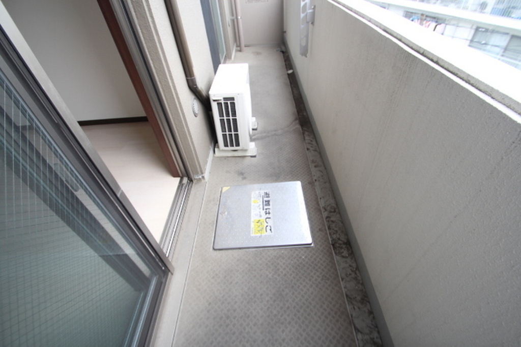 (13/32) バルコニー
