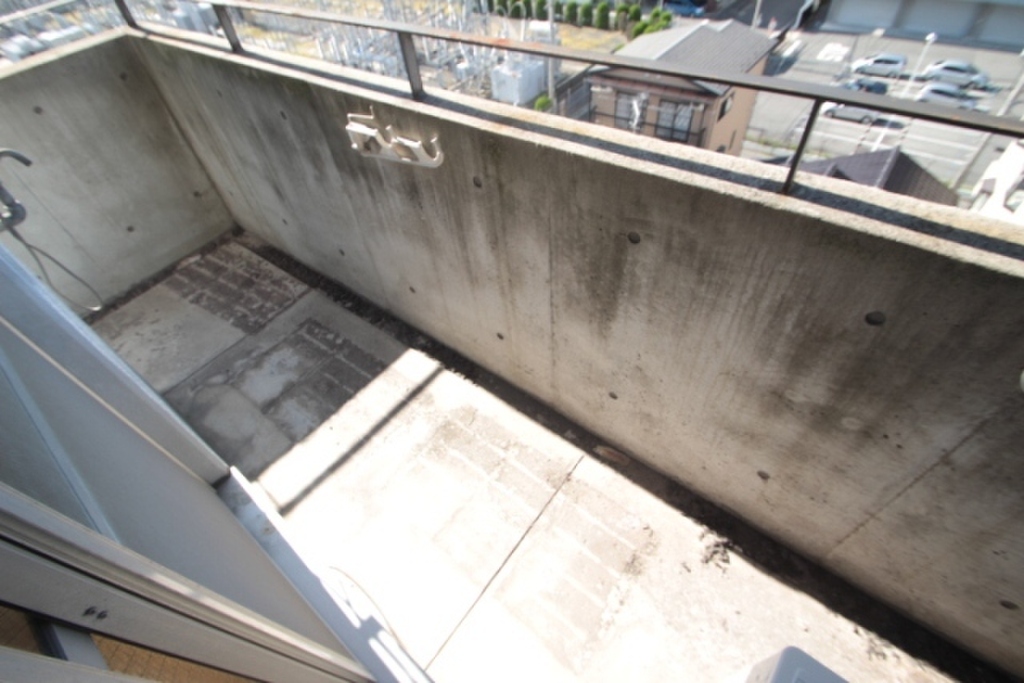 (9/32) バルコニー