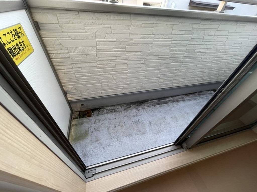 (13/23) バルコニー