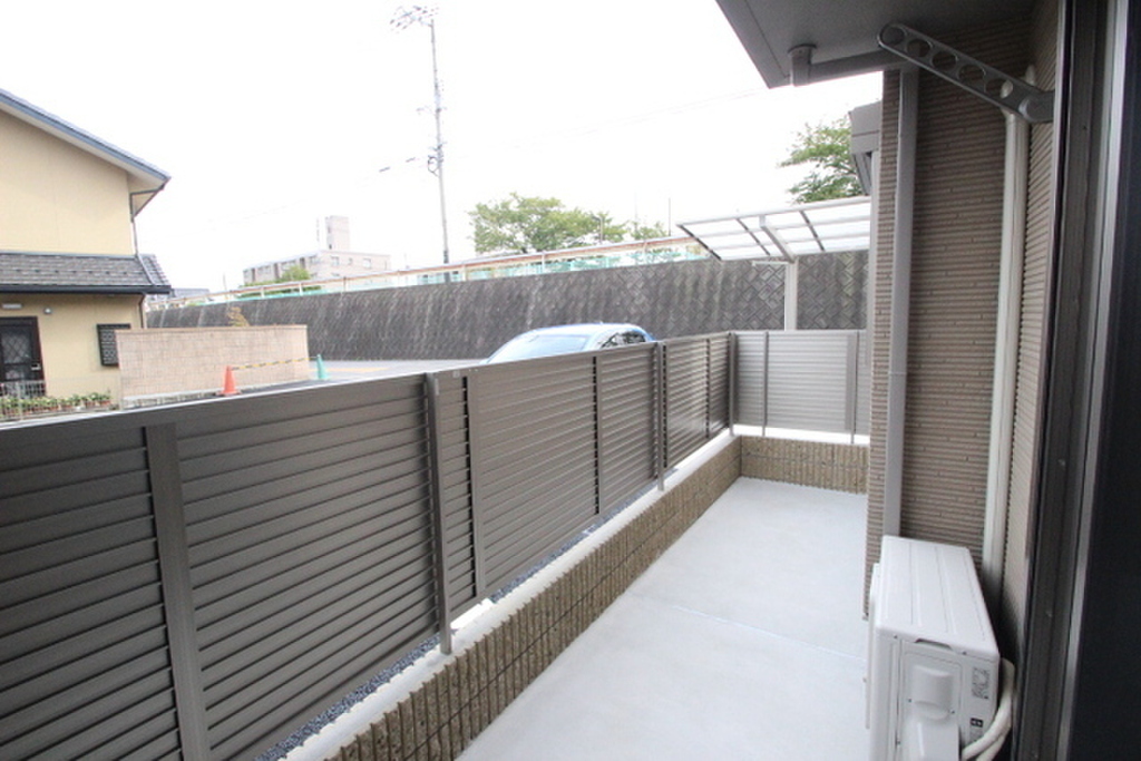 (13/28) バルコニー