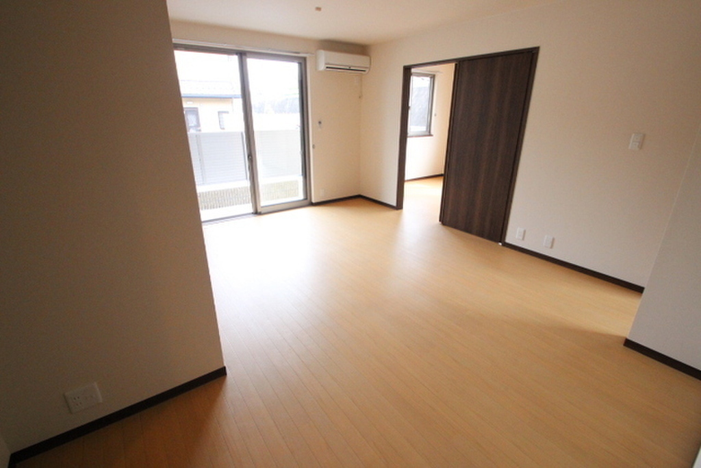 (15/28) 居室・リビング