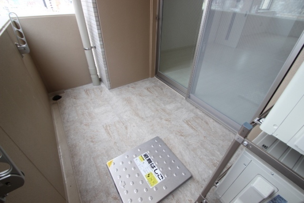 (13/32) バルコニー