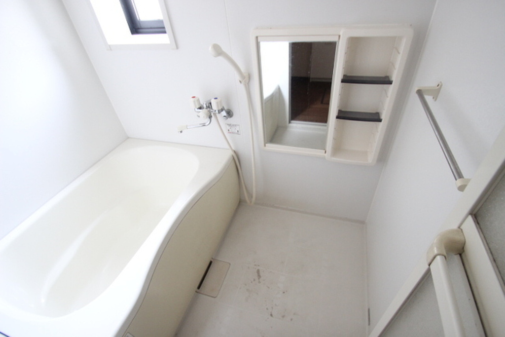 (4/31) バス (4/31) バス