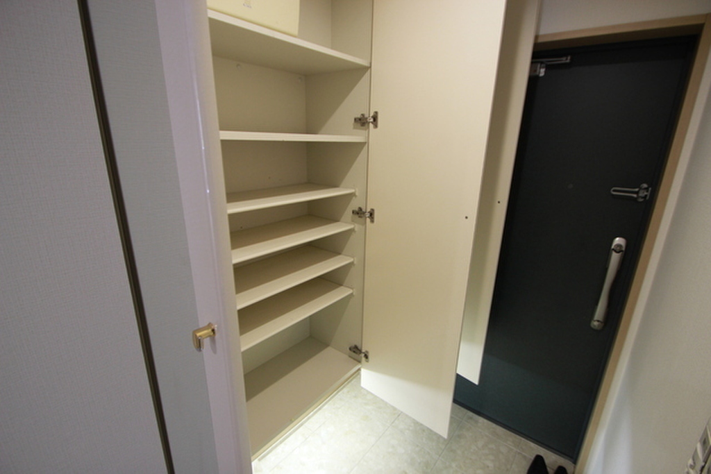 (13/18) 玄関 (13/18) 玄関