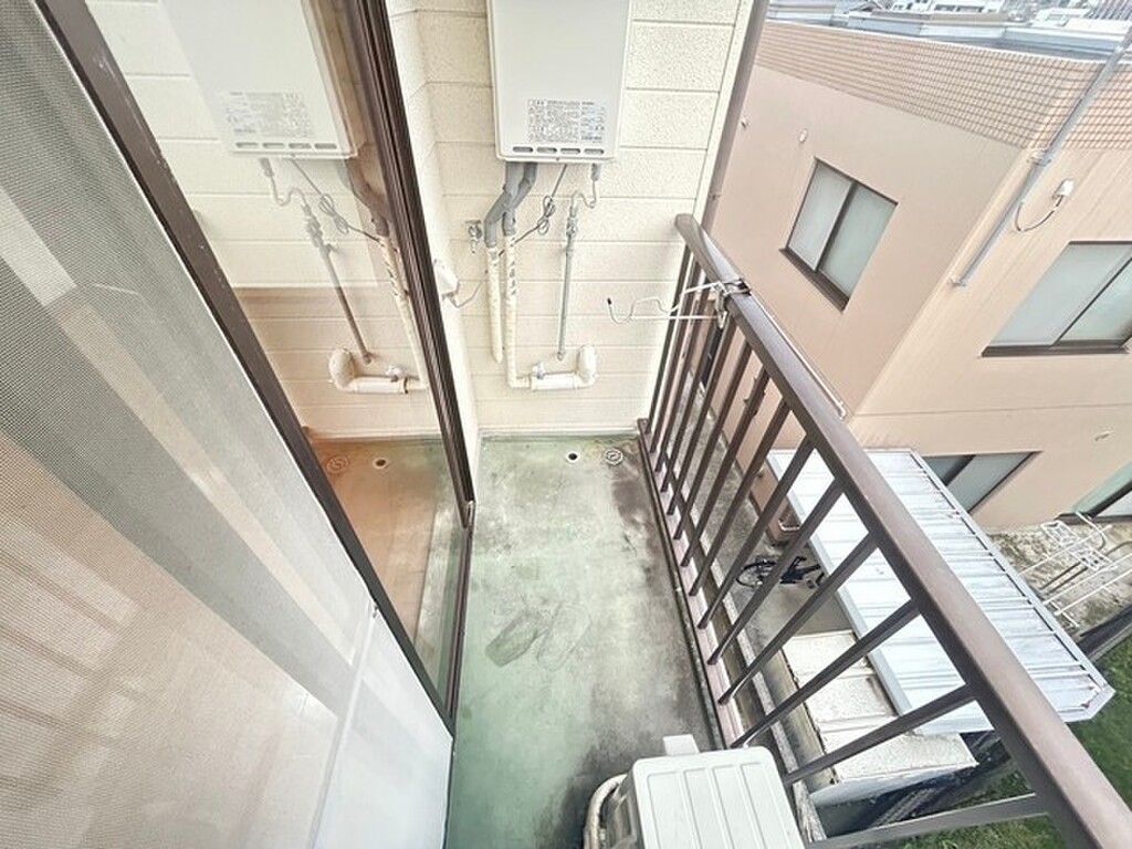 (13/23) バルコニー