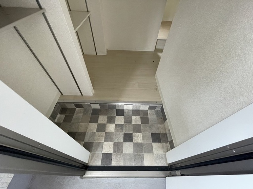 (8/24) 玄関 (8/24) 玄関