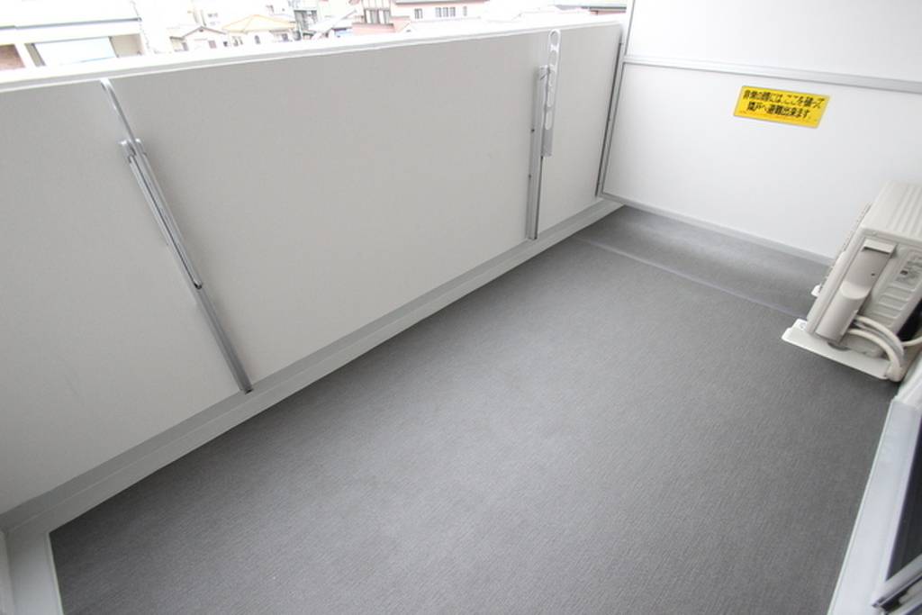 (8/16) バルコニー (8/16) バルコニー