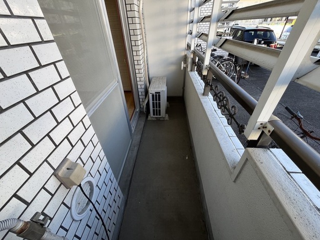 (13/25) バルコニー