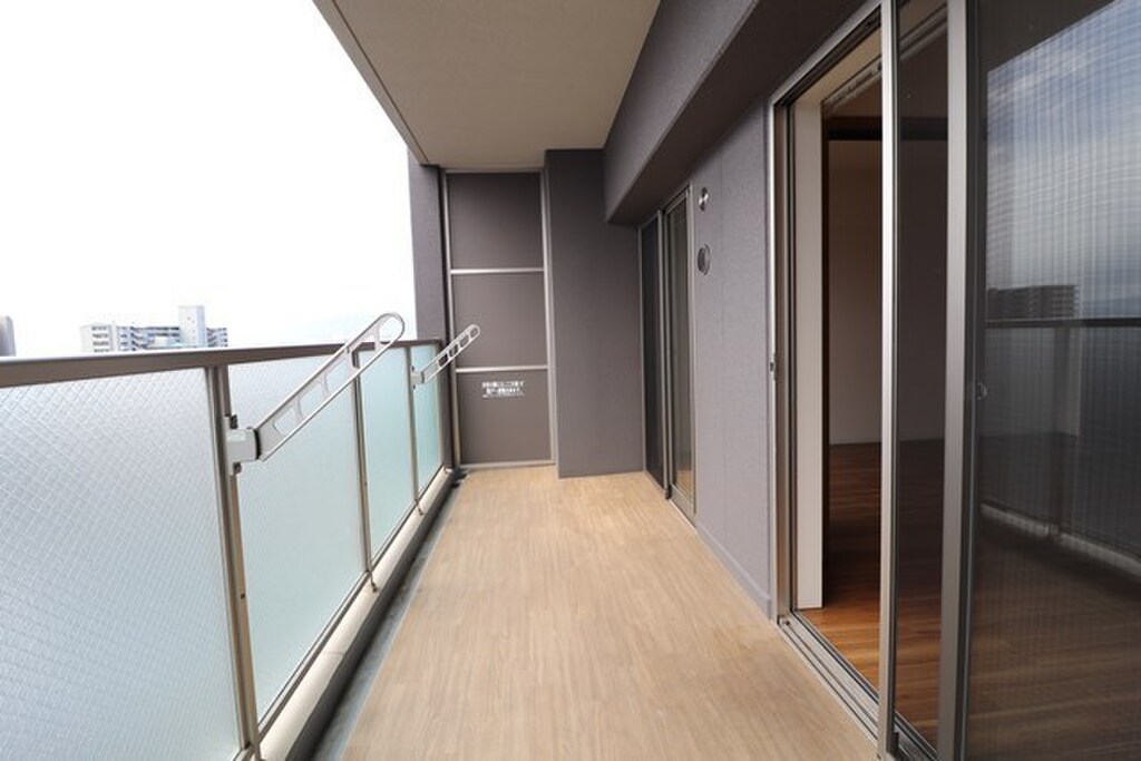 (13/20) バルコニー (13/20) バルコニー