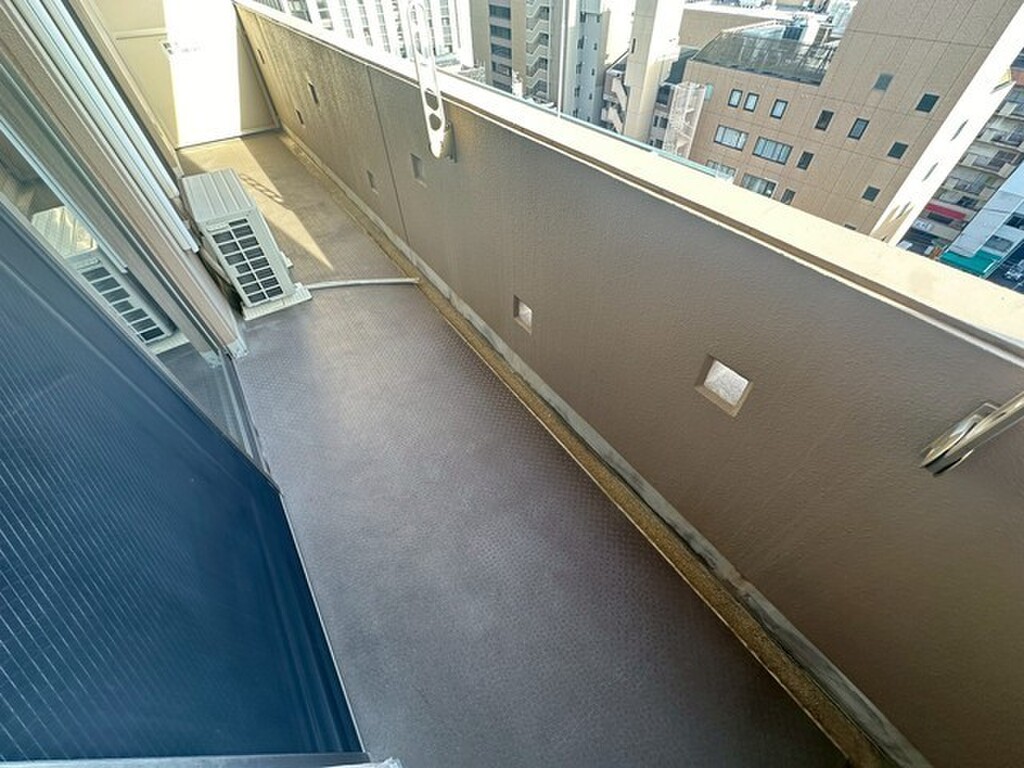 (13/24) バルコニー