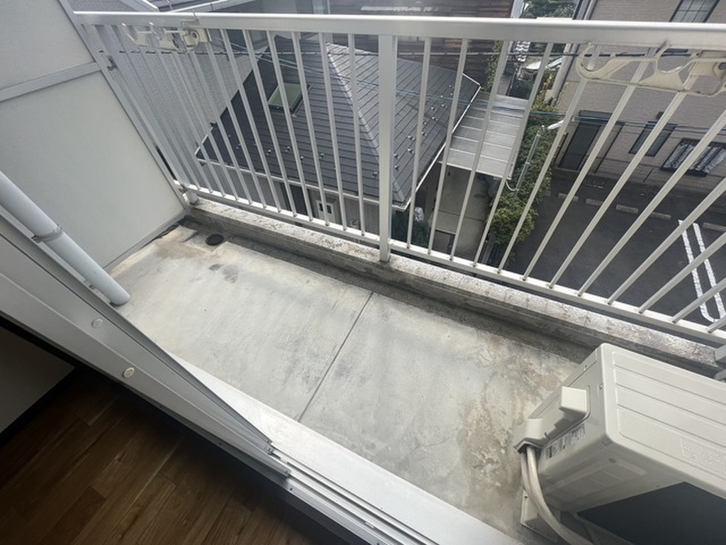 (11/22) バルコニー