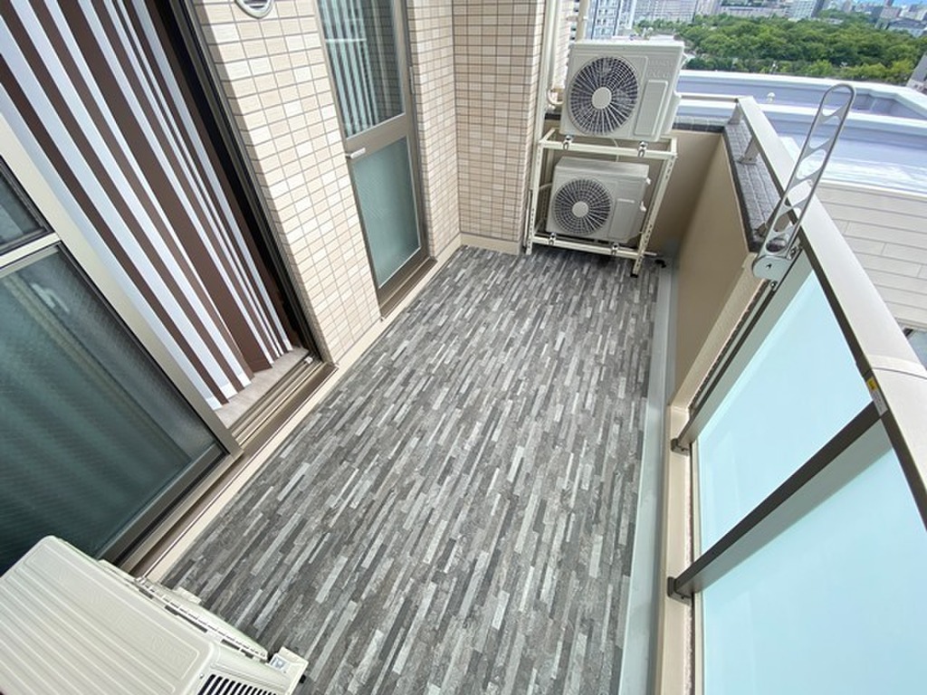 (13/18) バルコニー