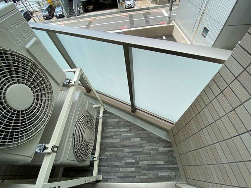 (13/18) バルコニー