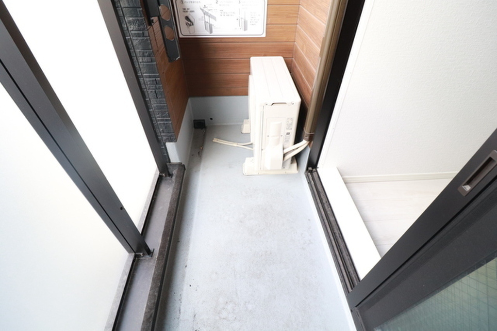 (13/20) バルコニー