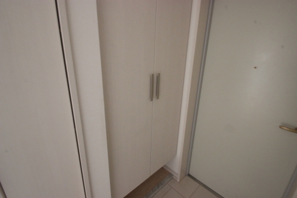 (8/18) 玄関 (8/18) 玄関