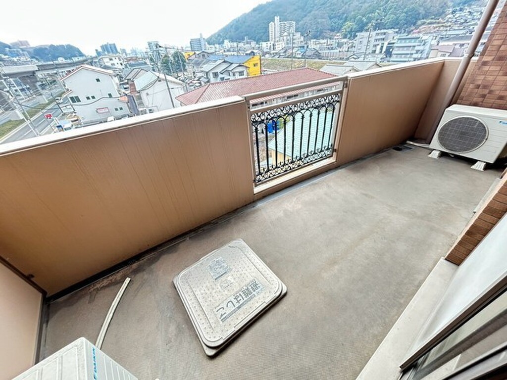 (13/32) バルコニー