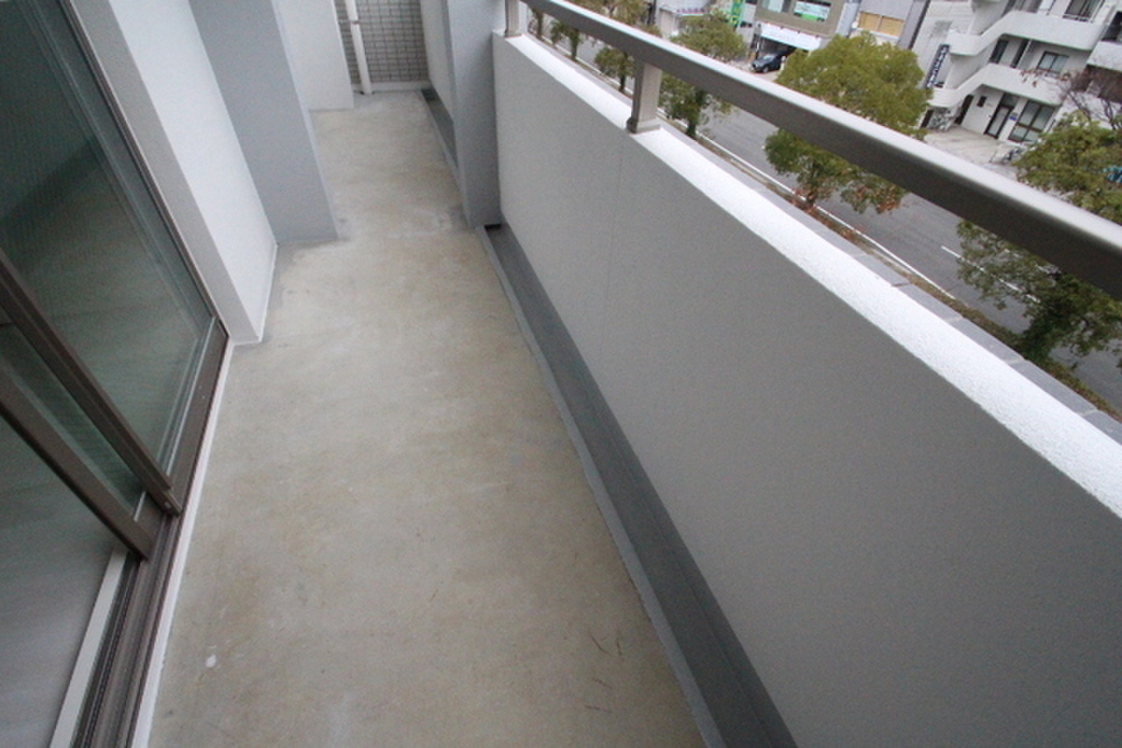 (13/18) バルコニー