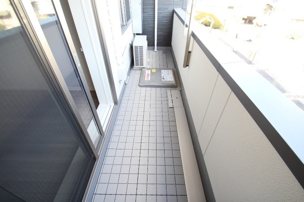 (13/28) バルコニー